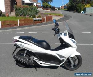 Motorcycle 2011 Honda PCX 125cc Scooter White for Sale